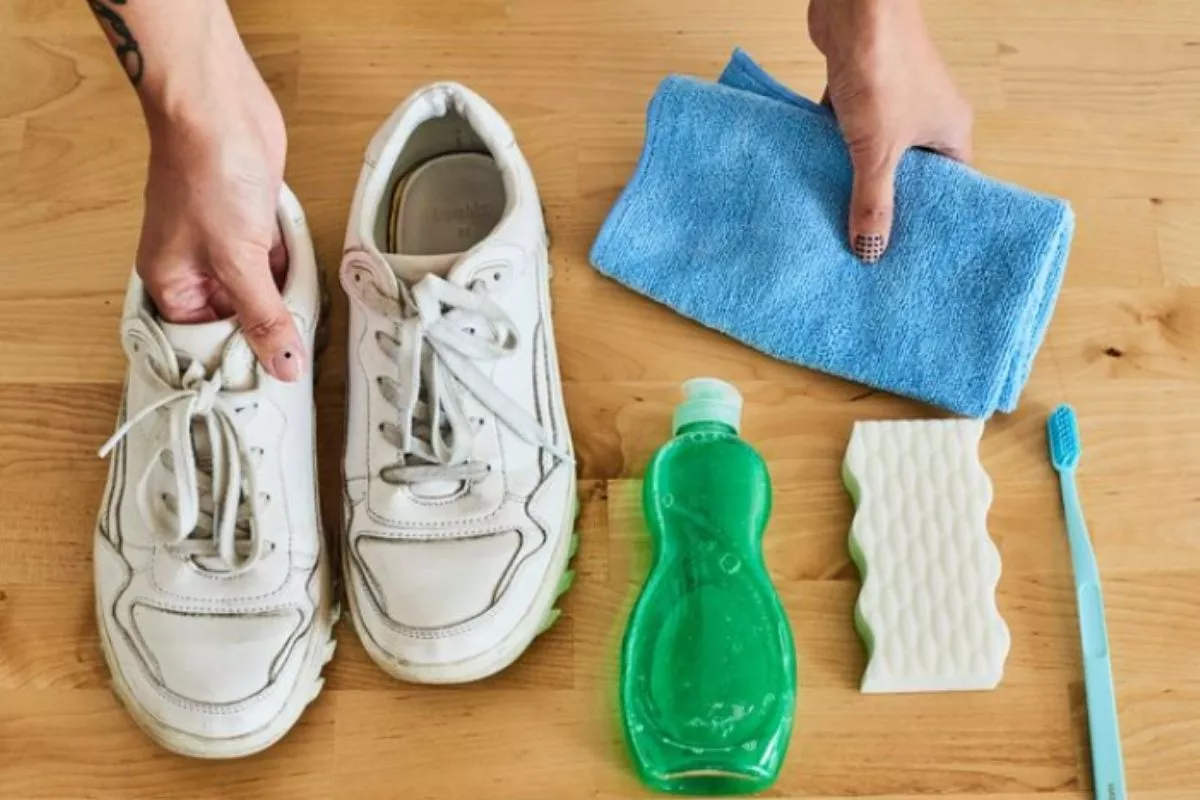Tips Mudah Bersihkan Sepatu Putih dengan Bahan Rumahan