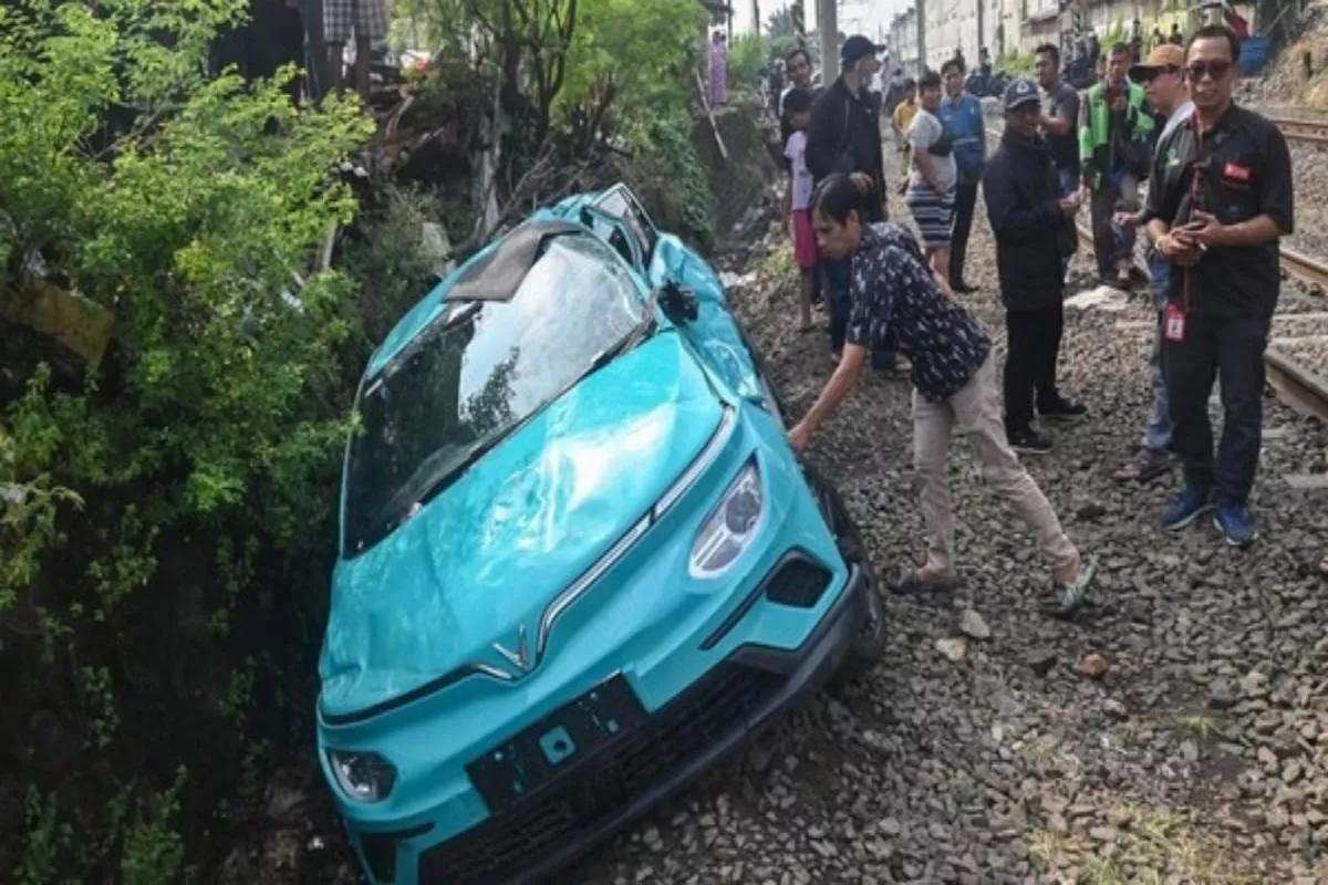 Polisi Periksa Pihak Taksi Green SM Terkait Tabrakan KA di Bekasi