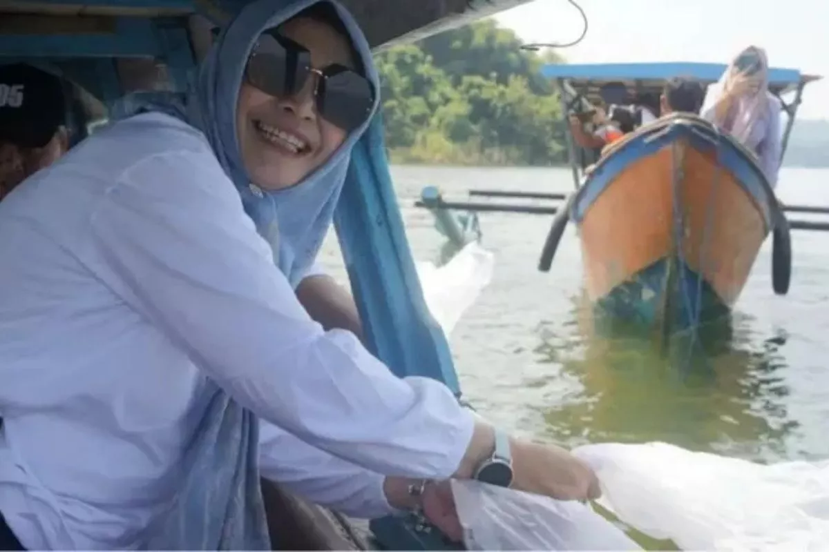 Tebar Benih Nila dan Tawes, Diskanak Sumedang Jaga Ekosistem Perairan