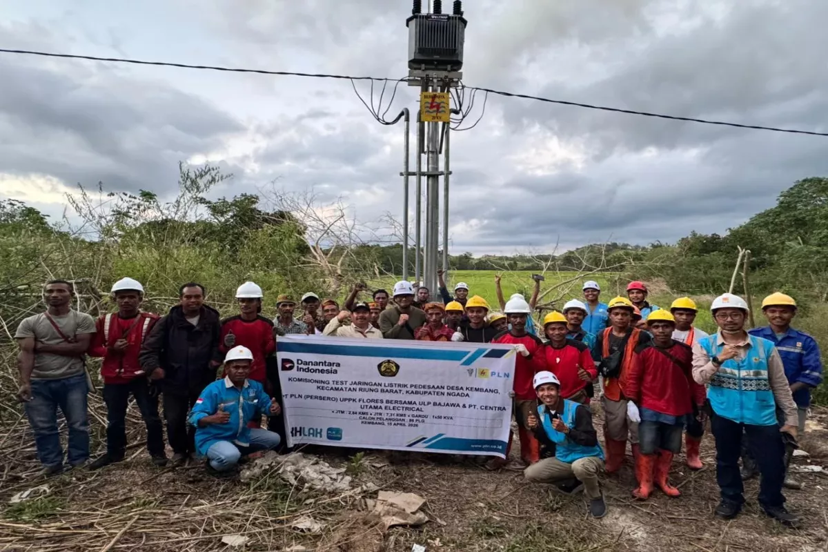 PLN UP2K Flores Resmi Nyalakan Listrik Desa Kembang di Ngada