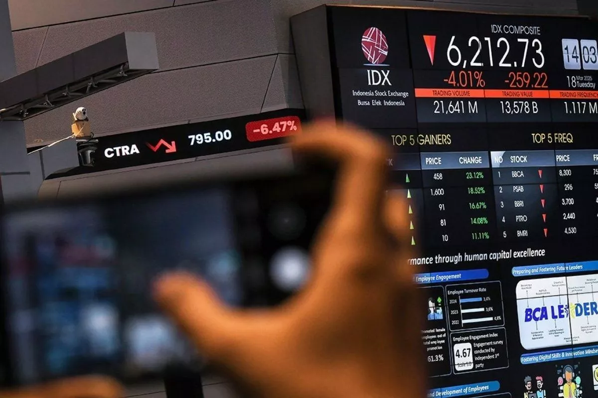 IHSG Anjlok ke Level 5.820, Saham Big Caps Tumbang