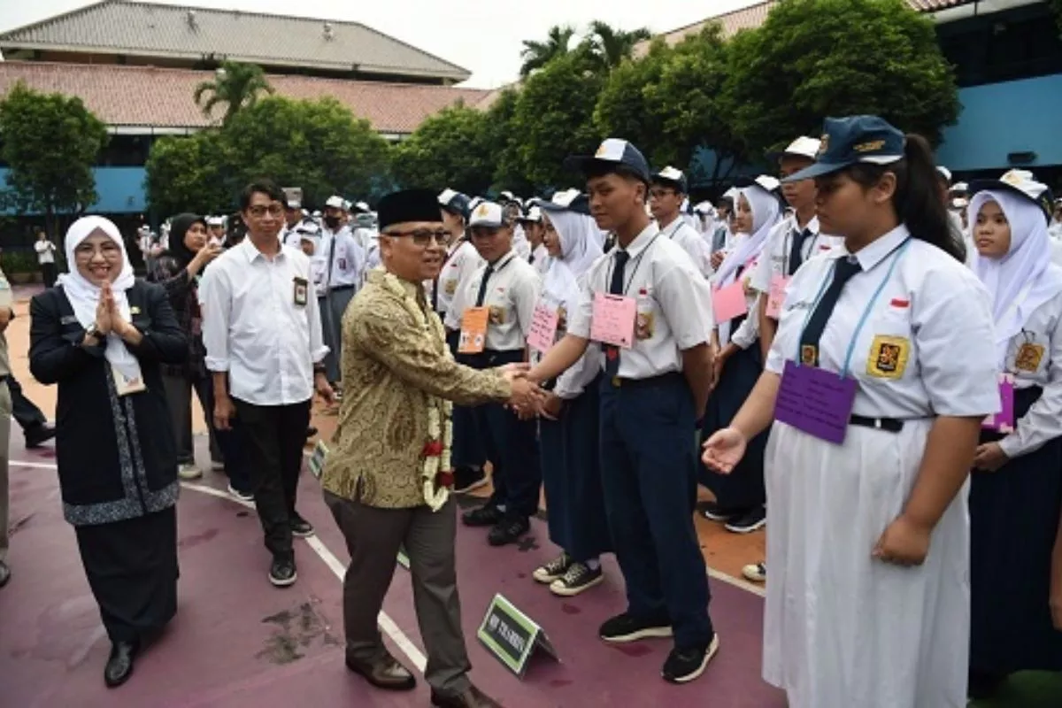 Atip Latipulhayat Tinjau MPLS Ramah dan Tekankan Kolaborasi Rumah