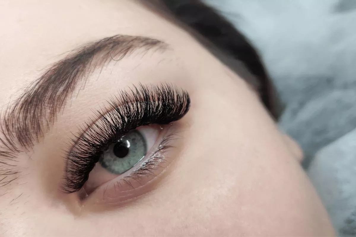 5 Tips Penting Pasang Eyelash Extension untuk Pemula