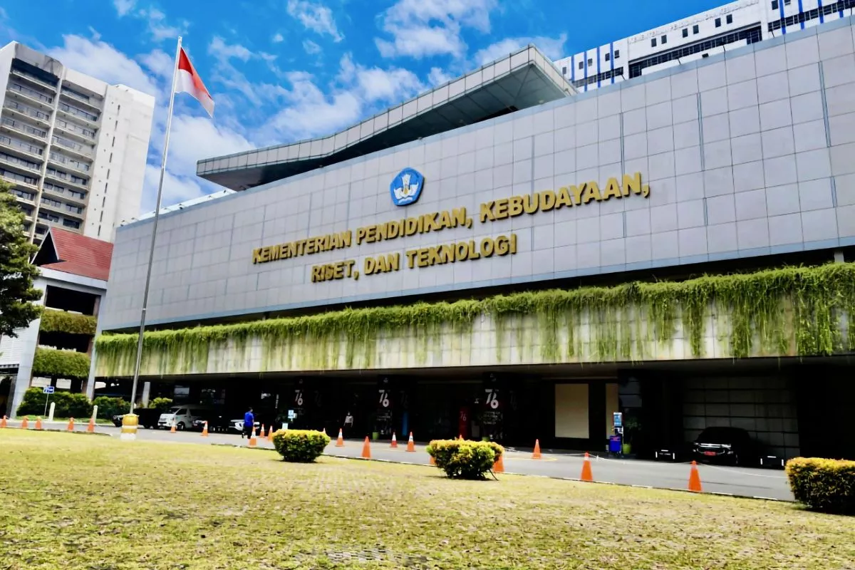Kemendikdasmen Salurkan Starlink untuk Sekolah 3T di Nias Utara