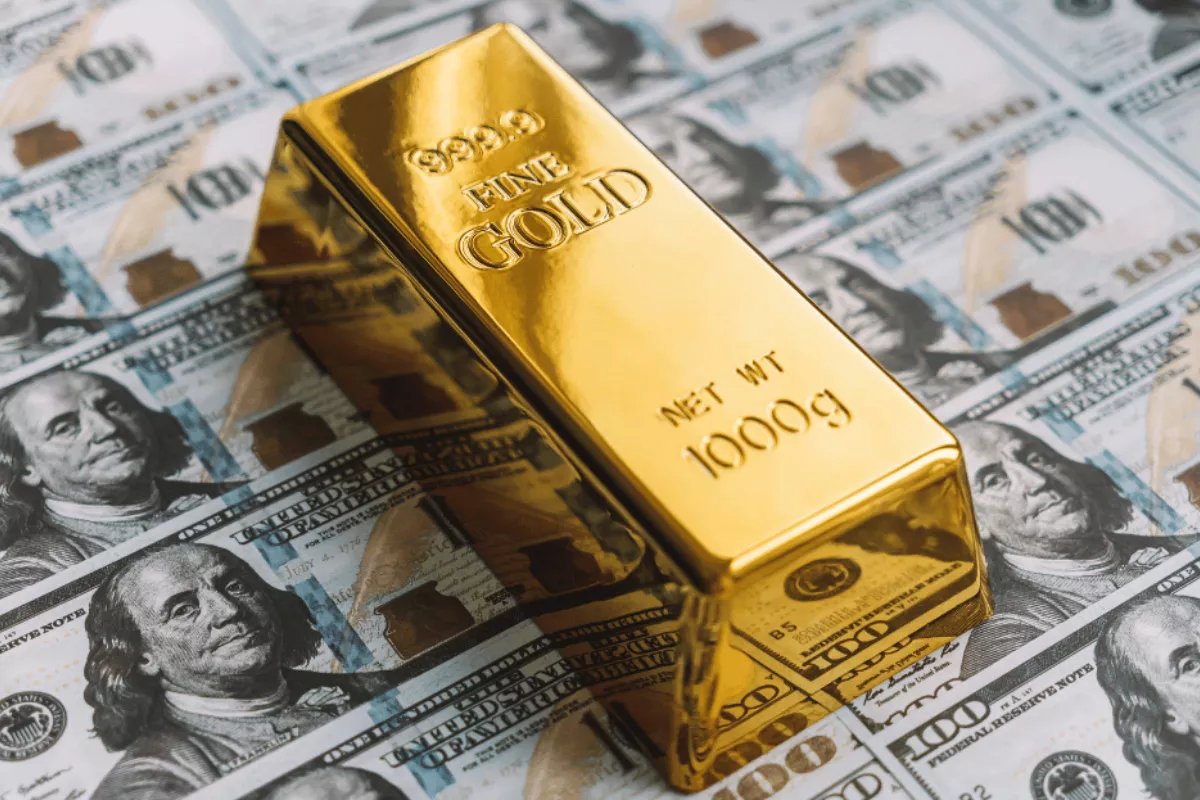Harga Emas Global Anjlok ke USD4.110 Akibat Prospek Hawkish The Fed