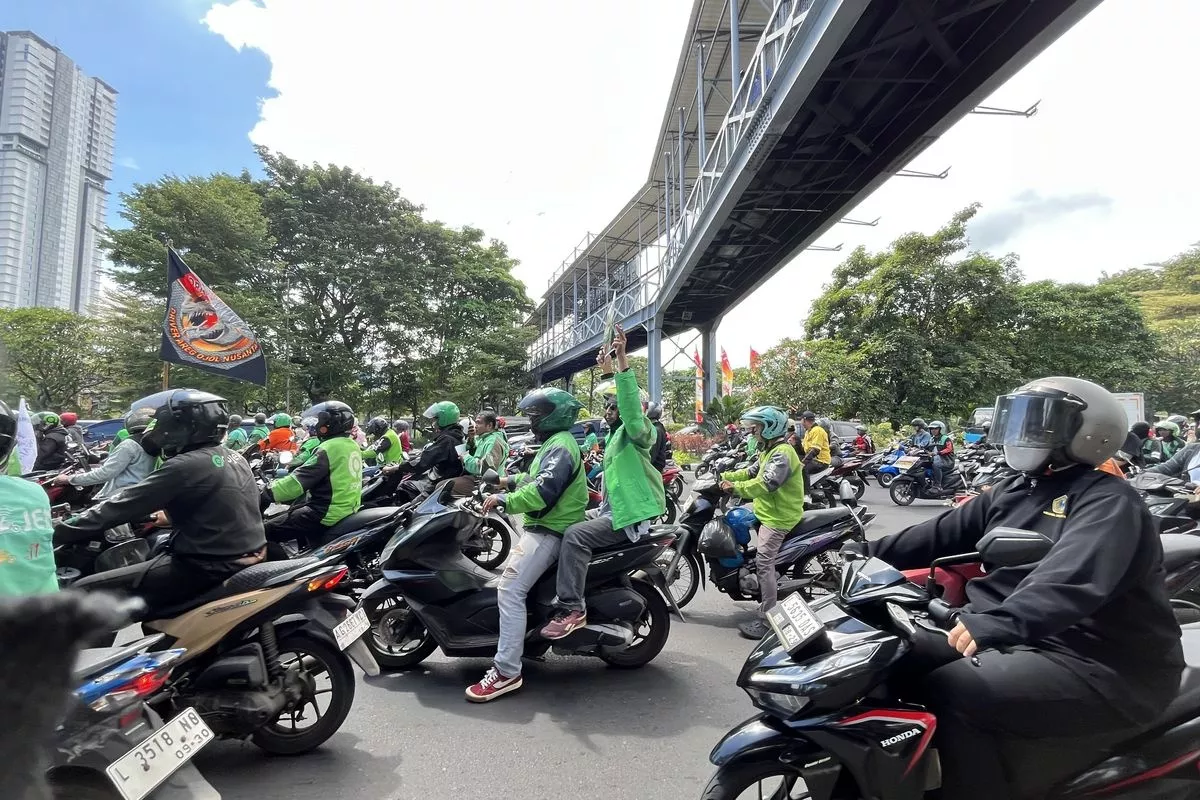  DPR Desak Kemenhub Buat Aturan Teknis Komisi Ojek Daring 8% 