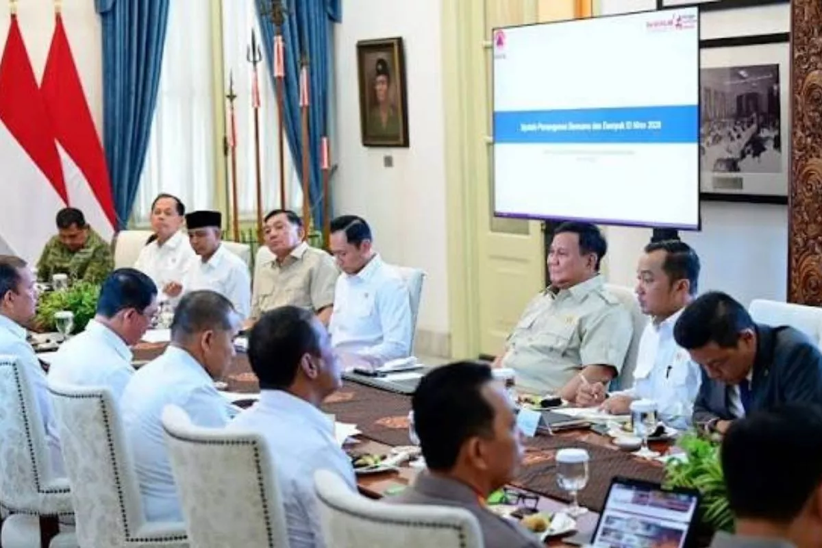 Prabowo Pimpin Ratas Penanganan Sejumlah Bencana Alam di Indonesia