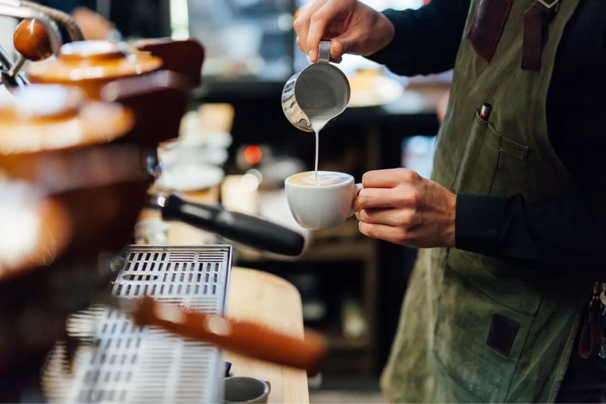 Modal Minim Cuan Ngalir? Tips Bisnis Coffee Shop To-Go Minimalis