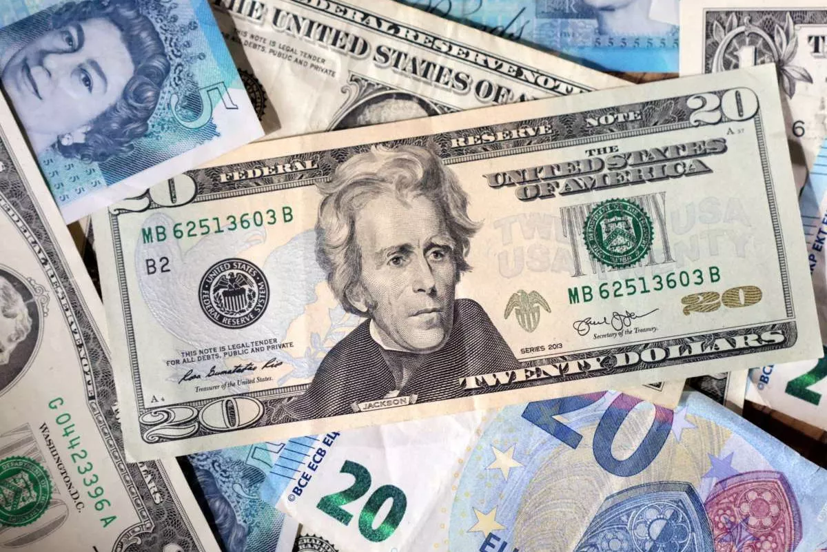 Kurs Dolar di Bank Himbara & BCA Hari Ini