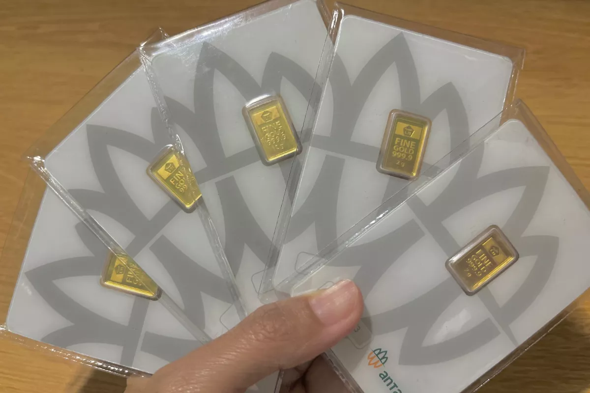 Harga Emas Antam Anjlok Rp 35000 Menjadi Rp 2605000 per Gram