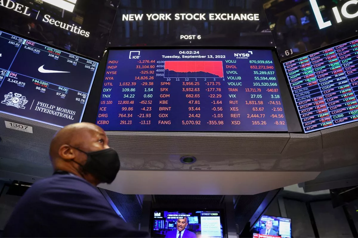 Wall Street Bergerak Negatif Akibat Penurunan Sektor Teknologi