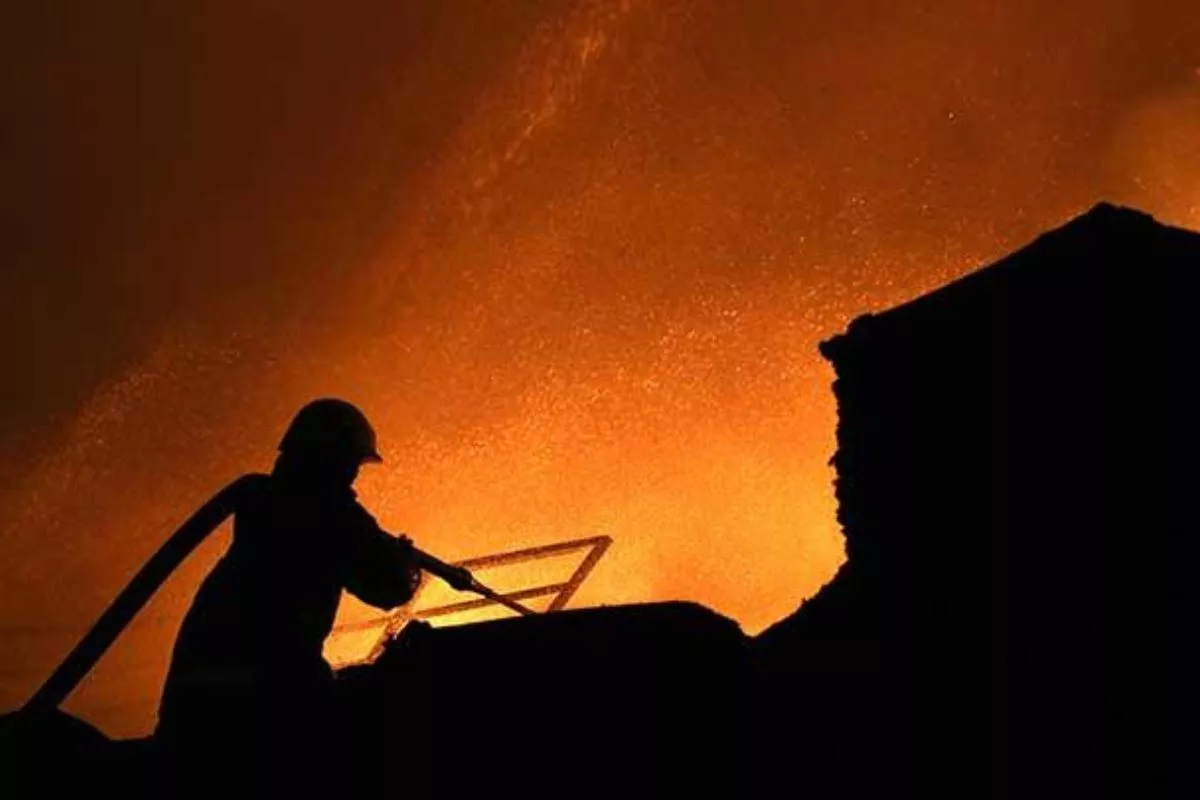 Lantai 6 Proyek Rumah Sakit di Sesetan Terbakar, 2 Orang Dirawat
