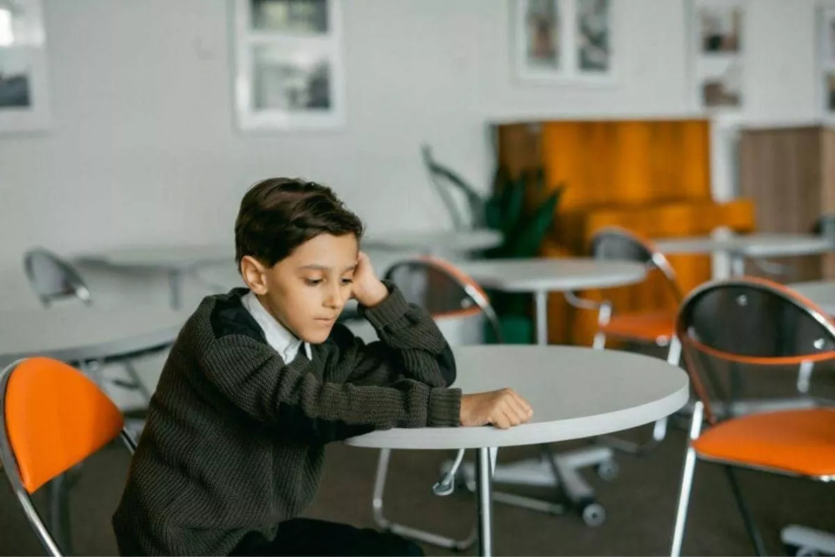 Kenali 10 Kebiasaan Orang Tua yang Bikin Anak Jadi Minder