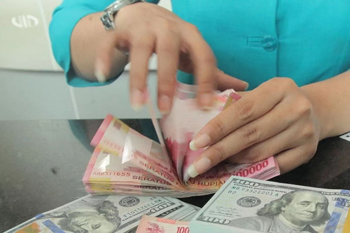 Rupiah Menguat ke Level Rp17.997 per Dolar AS pada Senin Sore