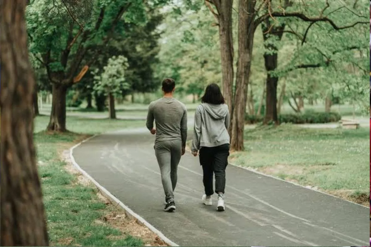Studi: Jalan Kaki Pelan Lebih Efektif Turunkan Berat Badan