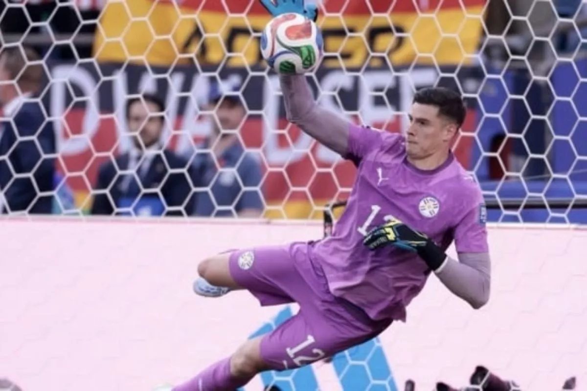 Kiper Paraguay Orlando Gill Gembira Dua Penyelamatannya Tekuk Jerman