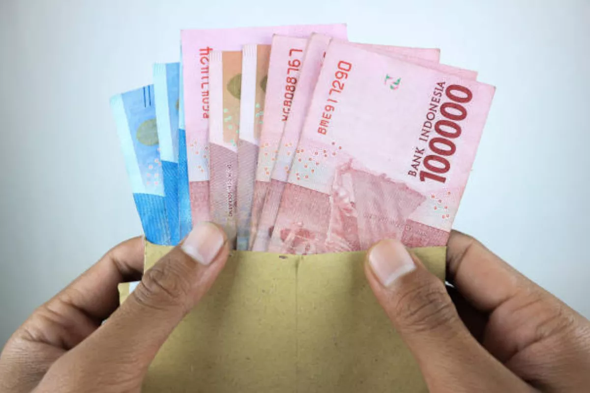 Rupiah Masih Tertekan dan Melemah Tembus Rp18.066 per Dolar AS