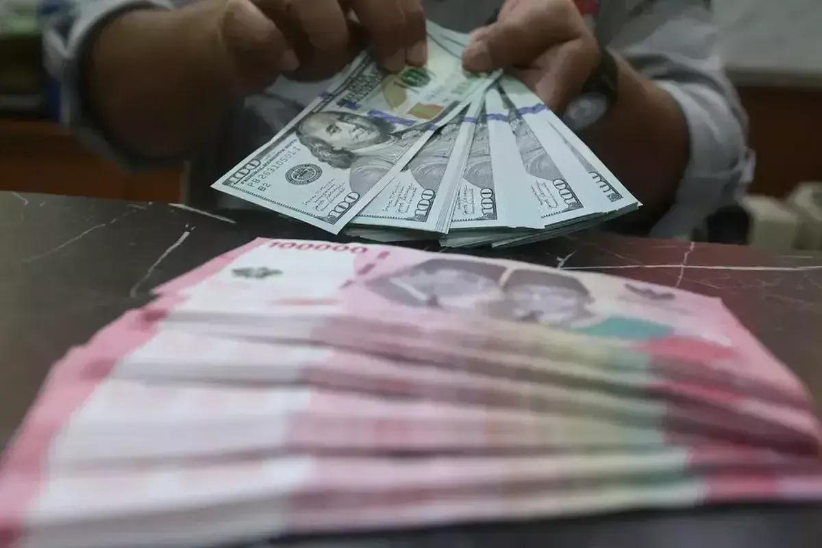 Pergerakan Rupiah Hari Ini Dibuka Menguat ke Level Rp 18.074 per Dolar