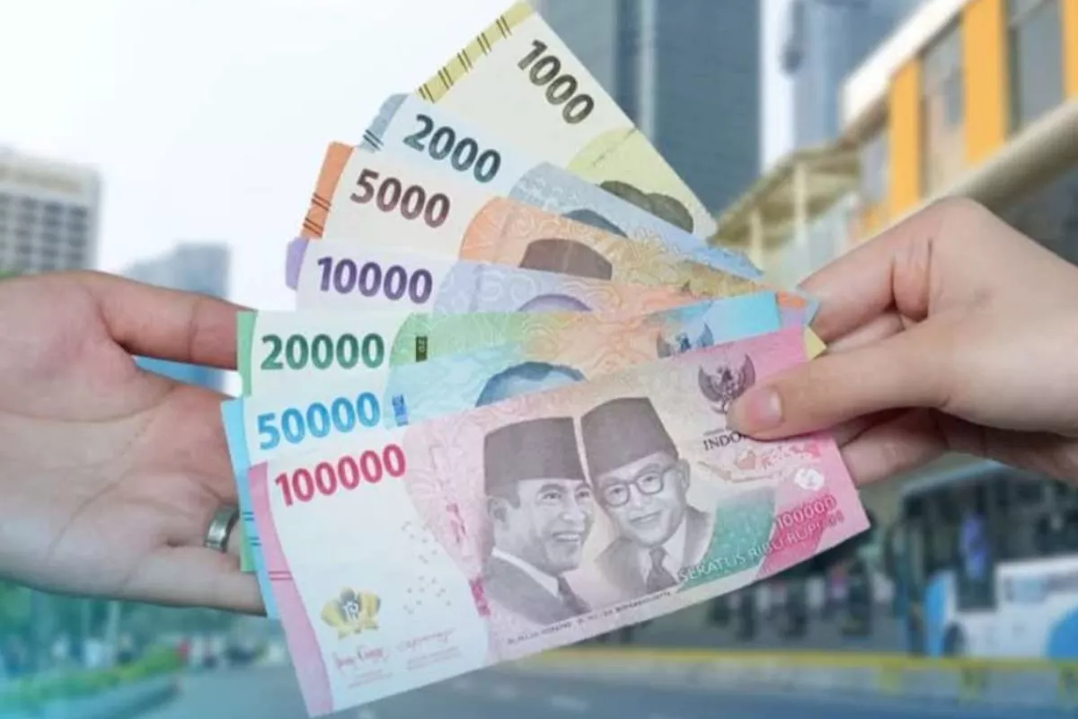 Rupiah Hari Ini Berpotensi Melemah dalam Kisaran Rp17.600 Hingga Rp17.750