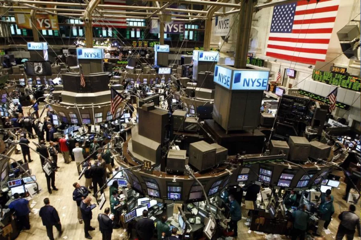 Wall Street Memerah, Harga Minyak Dunia Tembus 100 Dollar AS