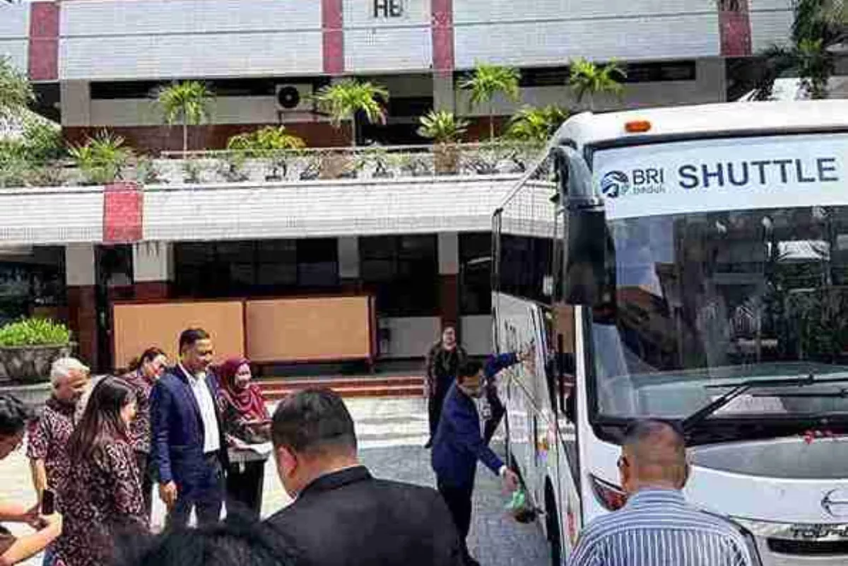BRI Salurkan Bantuan Bus untuk Menunjang Aktivitas Kampus Ubaya