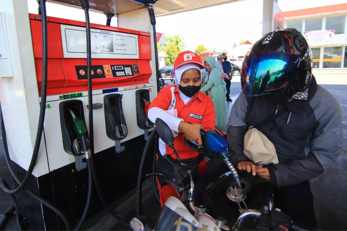 Pertalite Tetap Rp10.000, Pertamax Rp15.950 per Liter