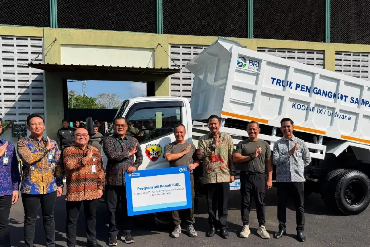 Bank Rakyat Indonesia Salurkan Truk Pengangkut Sampah ke Kodam Udayana