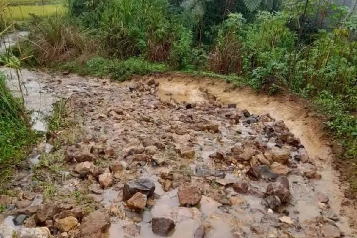 Warga Rondo Woing Keluhkan Akses Jalan Rusak Selama 2 Dekade