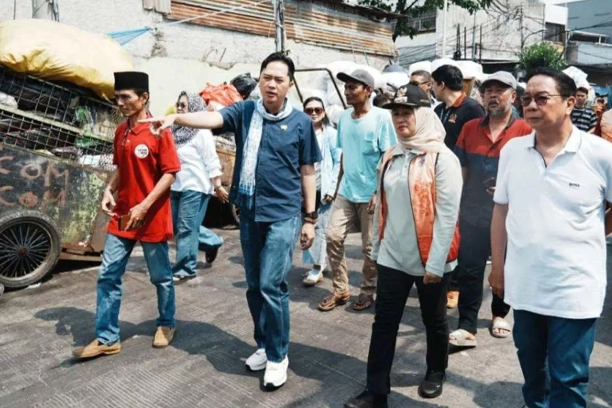 Wali Kota Jakbar Atasi Penumpukan Sampah Depo Kembar Jelambar