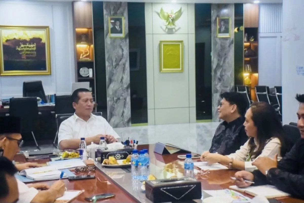 Gubernur NTB dan IESR Bahas Percepatan Transisi Menuju NZE 2050