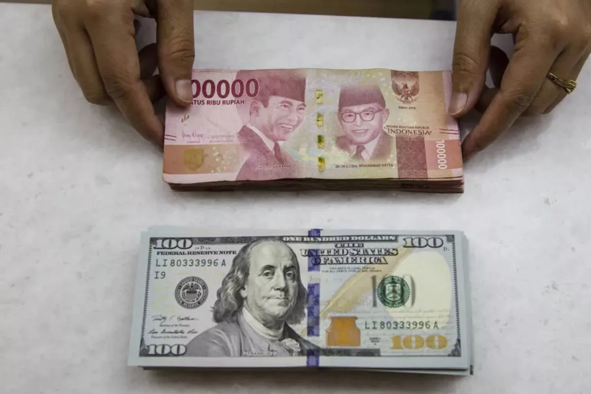 Nilai Tukar Rupiah Hari Ini Diprediksi Fluktuatif Menghadapi Dolar AS