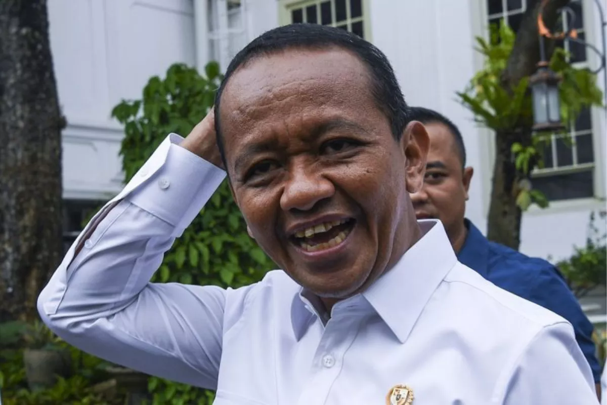 Antrean BBM Makassar Mengular, Bahlil Sebut Ada Indikasi Penimbunan