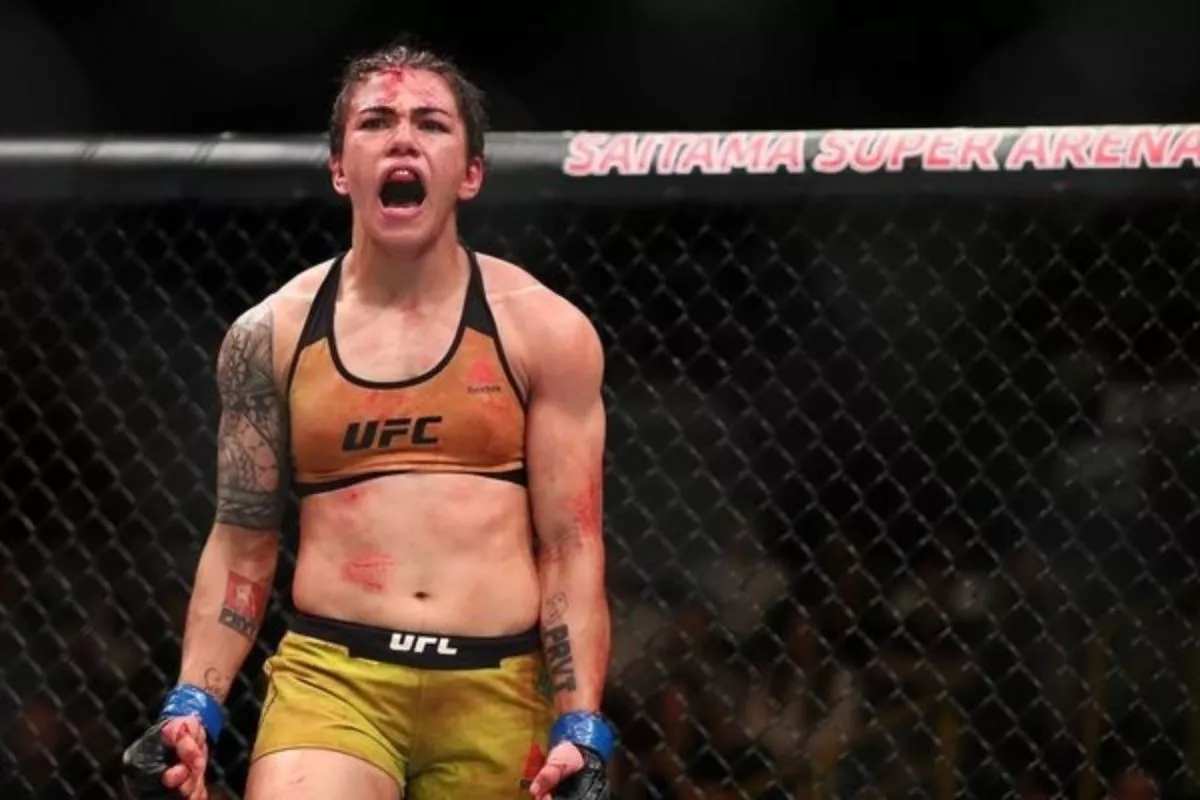 Pulih dari Cedera, Mantan Juara UFC Jessica Jadi Pengantar Makanan
