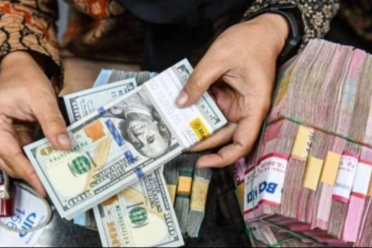 Rupiah Senin Pagi Melemah Tipis Jadi Rp18.031 per Dolar AS