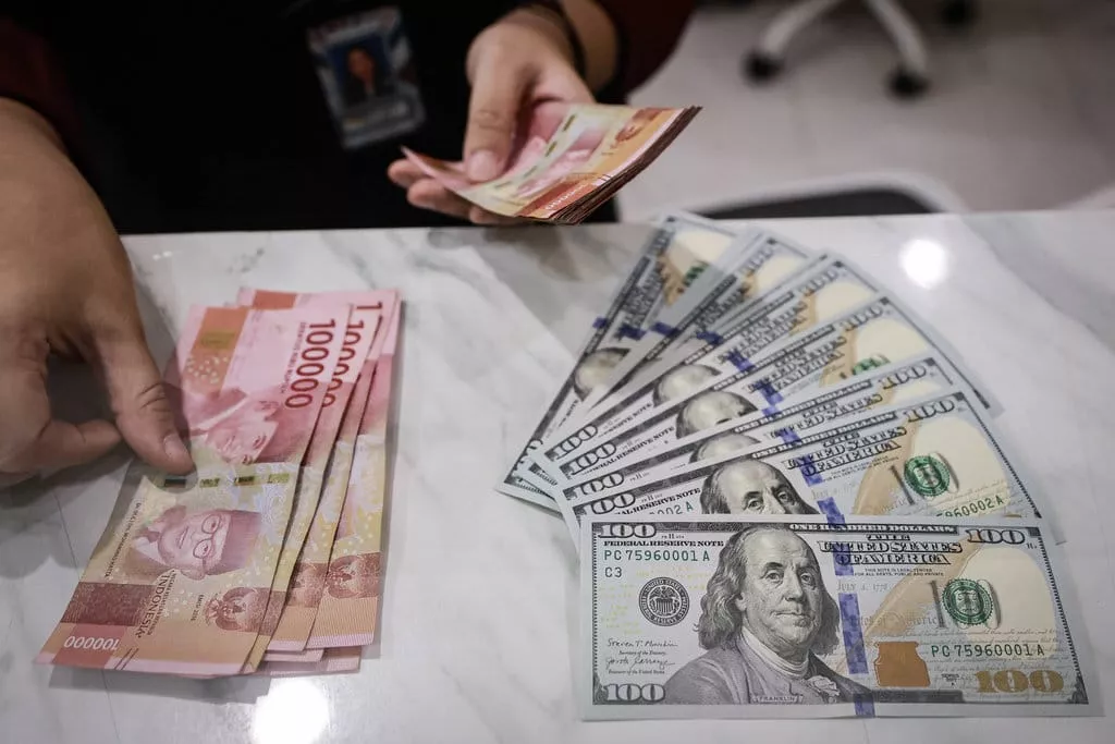 Rupiah Sukses Ditutup Melonjak 0,50%, Dolar AS Terpangkas Ke Rp17.925