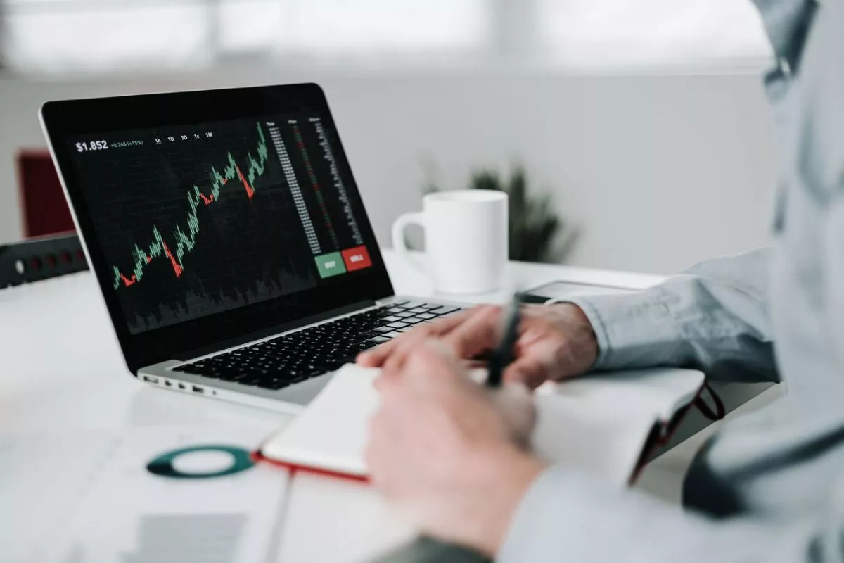 Cermati Enam Saham Potensial Saat IHSG Diprediksi Menguat Hari Ini