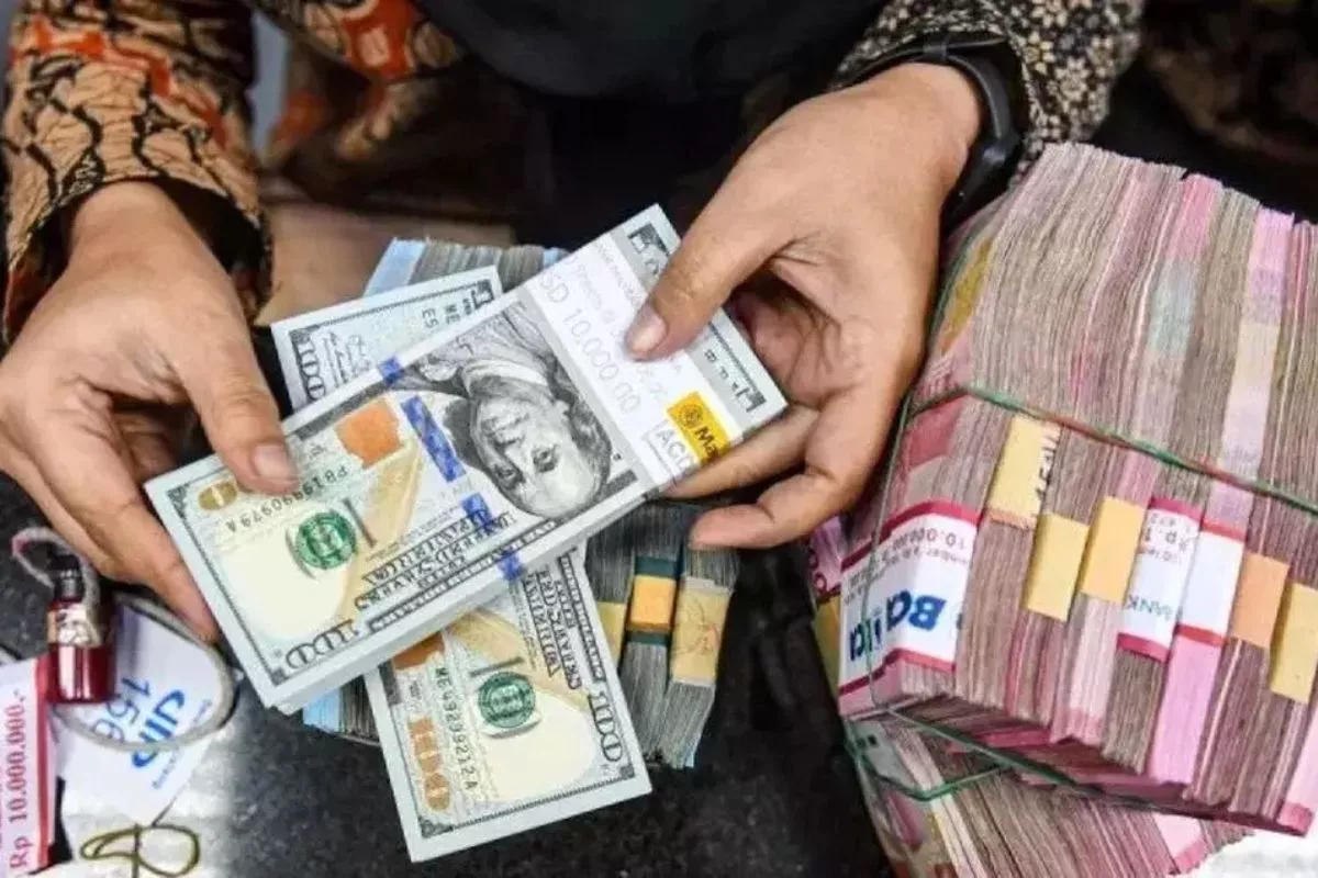 Rupiah Sentuh Level Terendah, Ekspektasi Kenaikan BI Rate Kian Menguat