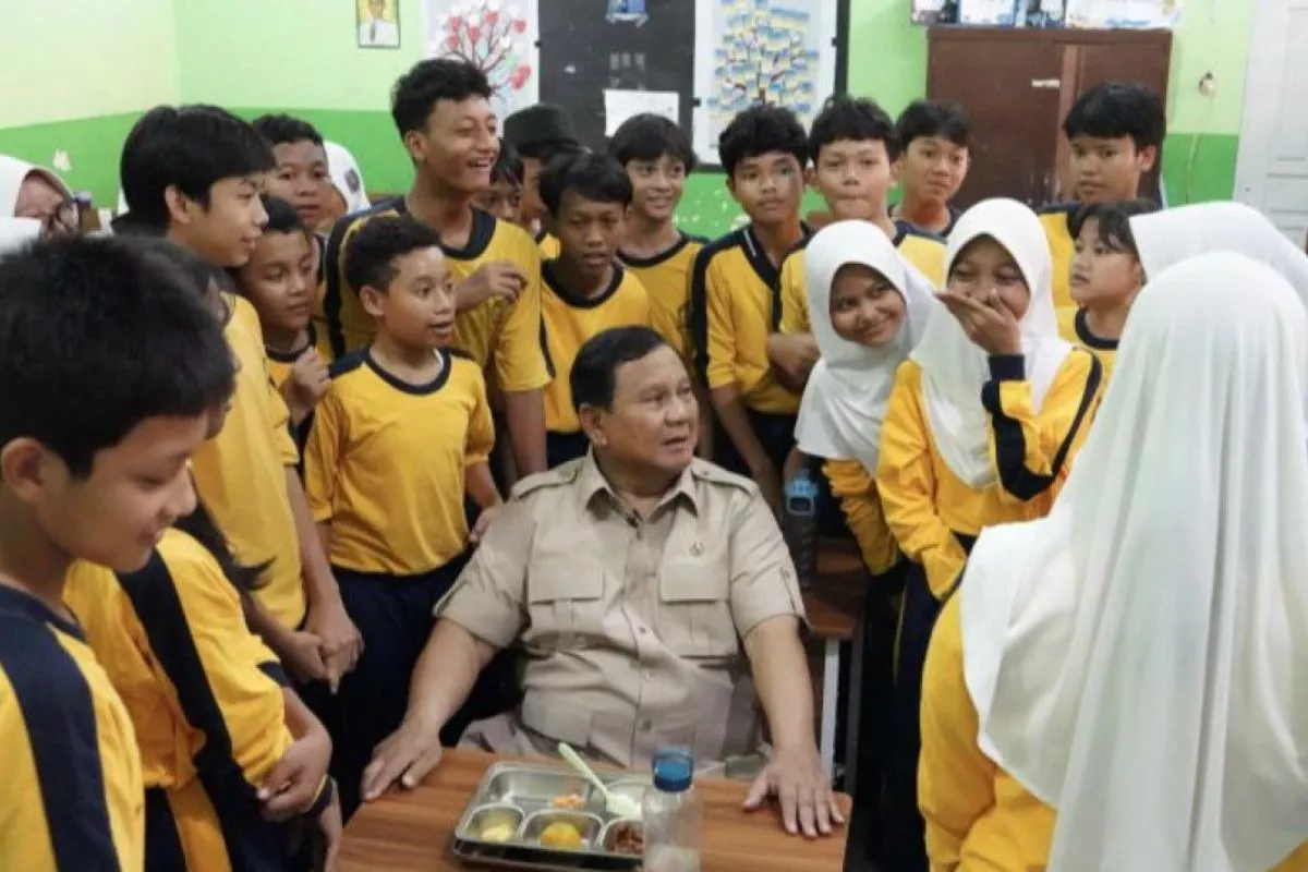 Efisiensi Anggaran Rp300 T Prabowo Dialihkan ke MBG dan Sekolah