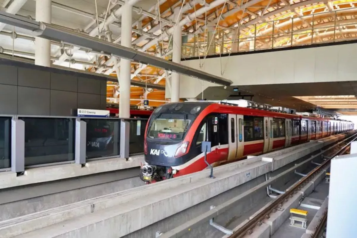 Rel LRT Velodrome–Manggarai Tersambung, Siap Operasi Agustus 2026