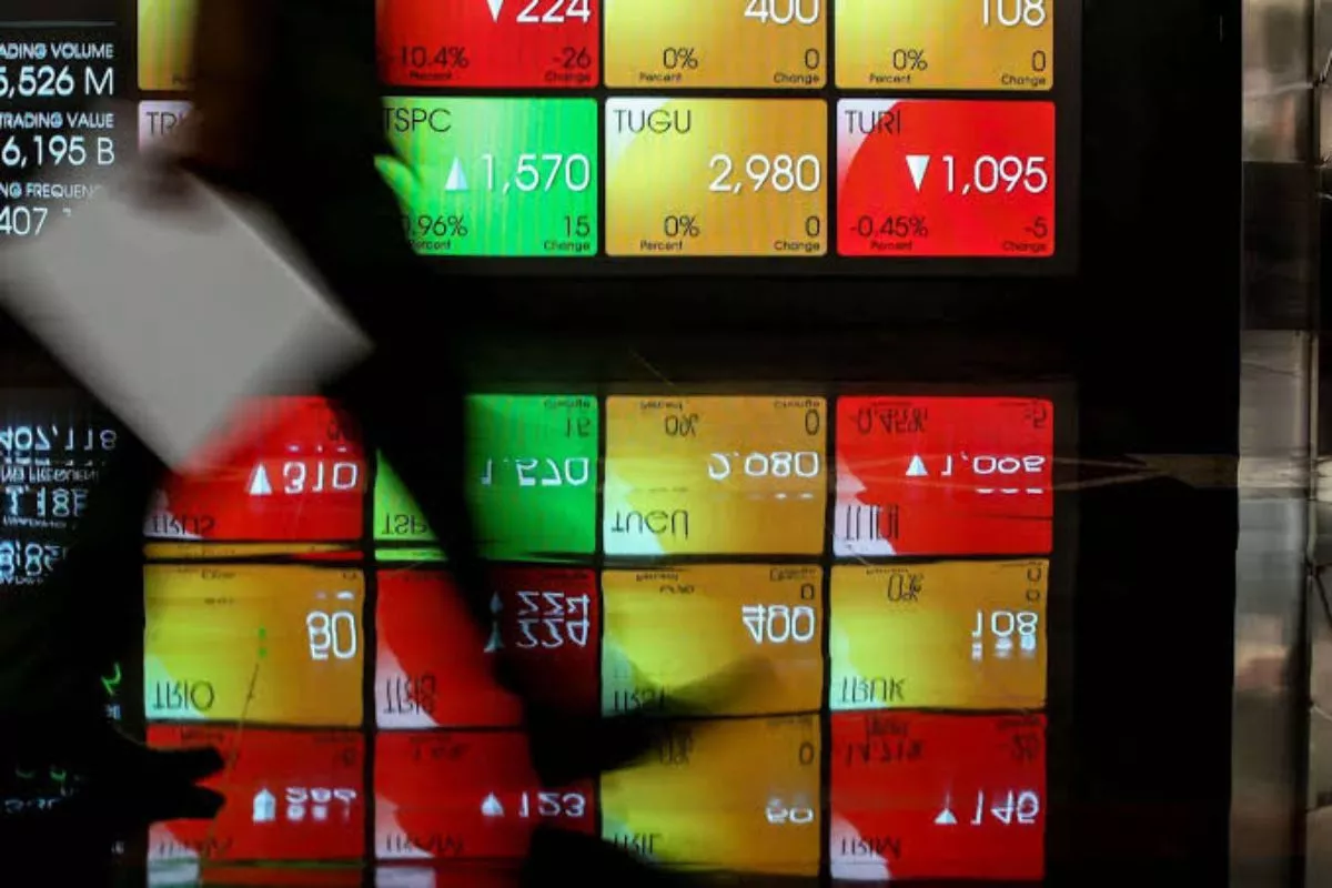 IHSG Sesi I Ditutup Datar, Ditekan BBCA, AMMN, hingga TINS