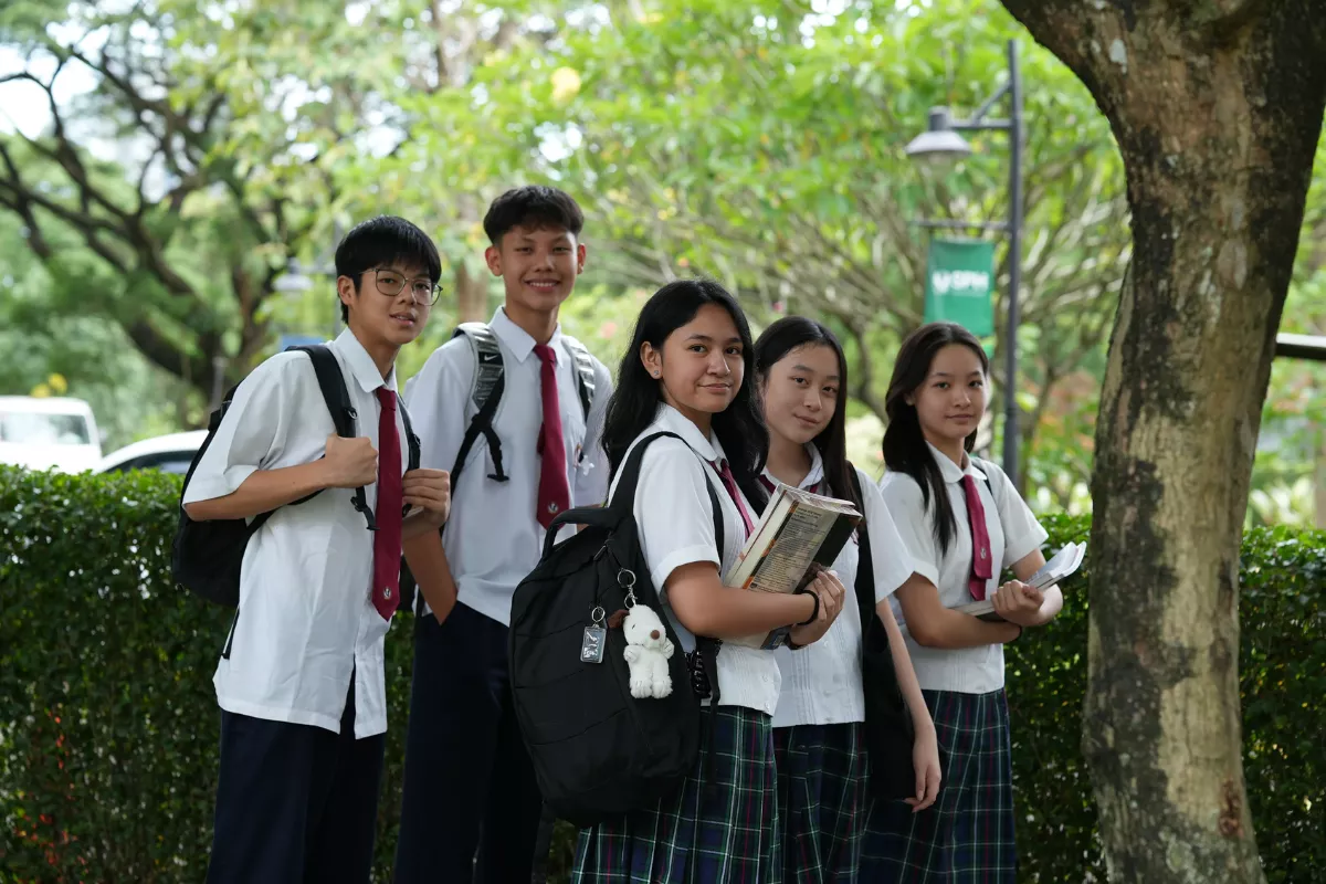 Sekolah Swasta vs Negeri: Mana Terbaik untuk Karakter Anak?