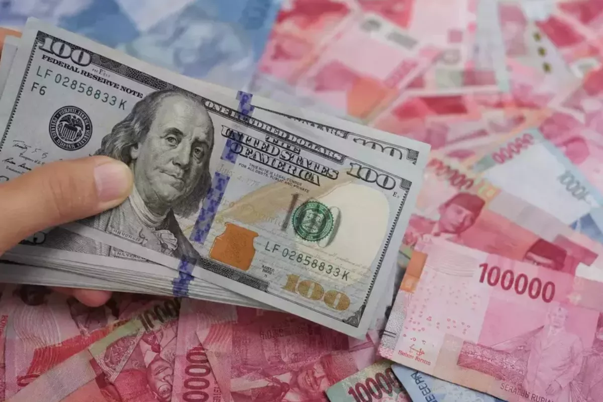 Nilai Tukar Rupiah Berpotensi Anjlok Menuju 18.000 per Dolar AS