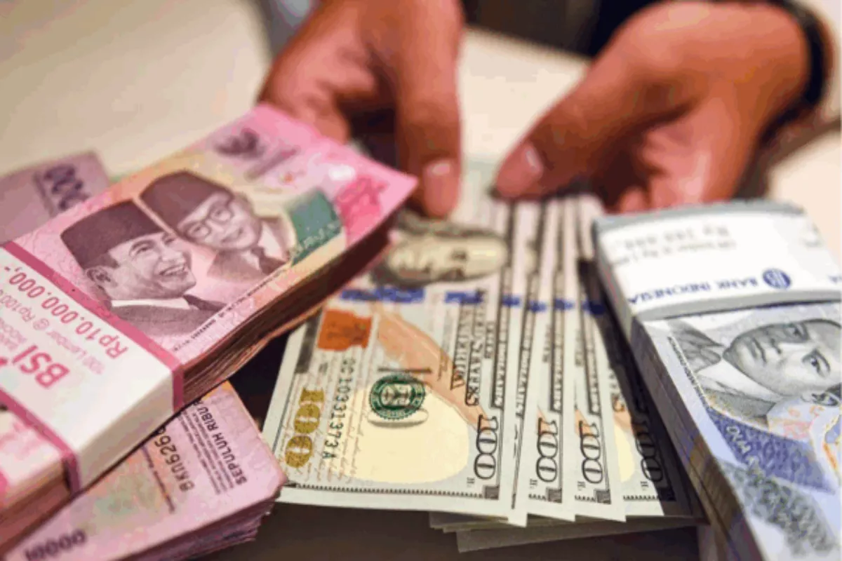 Nilai Tukar Rupiah Tertekan, IHSG Selasa Pagi Justru Dibuka Menguat