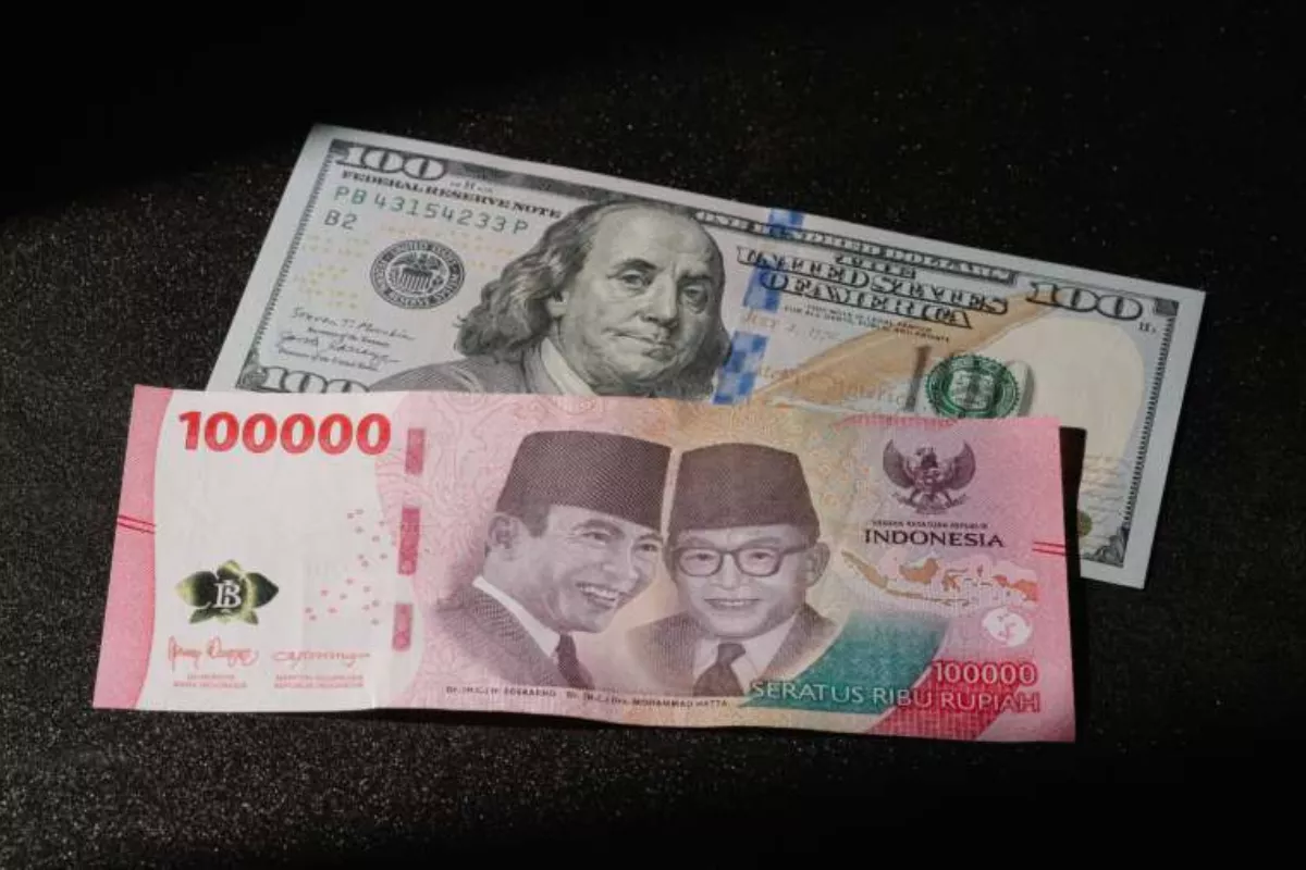 Kurs Rupiah Loyo ke Rp18.101 Dipicu Beban Fiskal dan Tensi Global