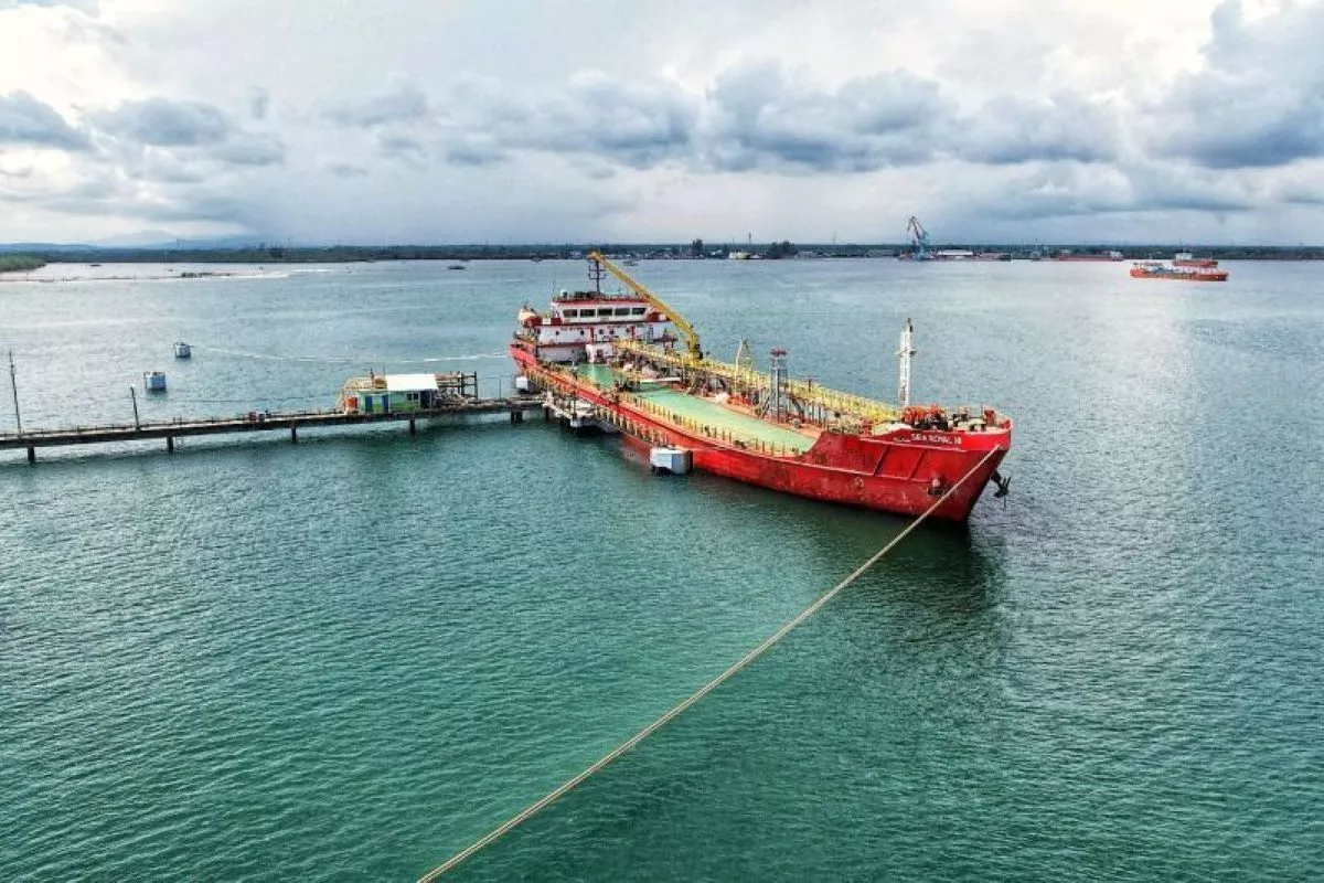 Stok BBM Fakfak Aman: Ketahanan Energi Papua Diperkuat Tanker Wayame