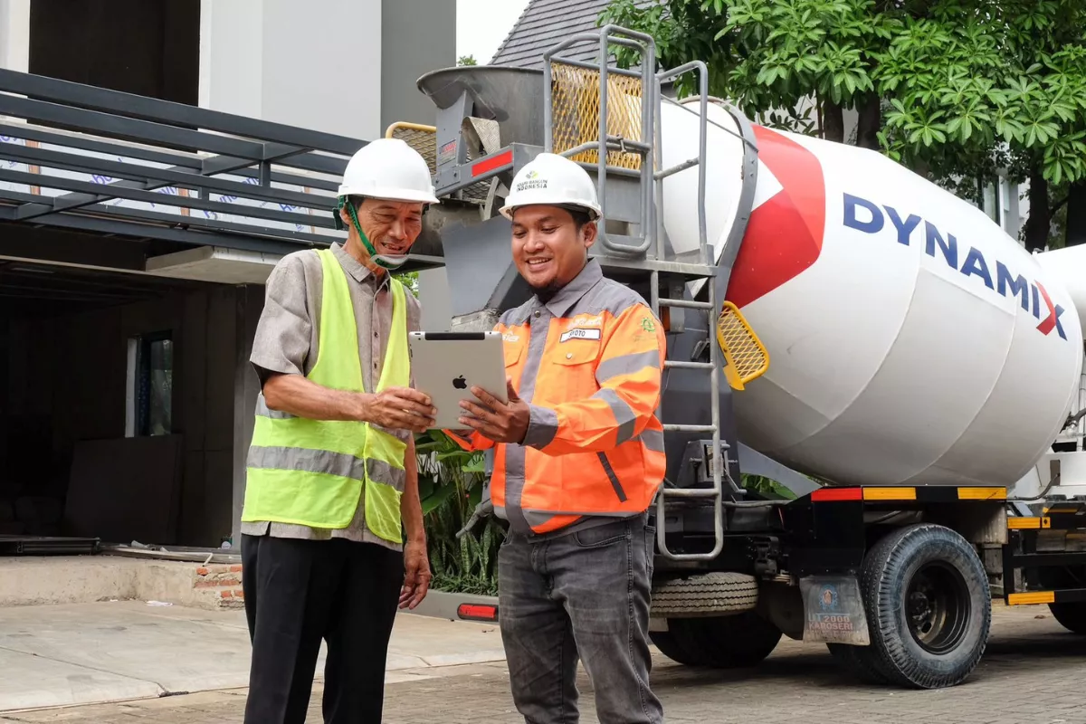 SMCB Buka Suara Soal Potensi Delisting Saham oleh BEI