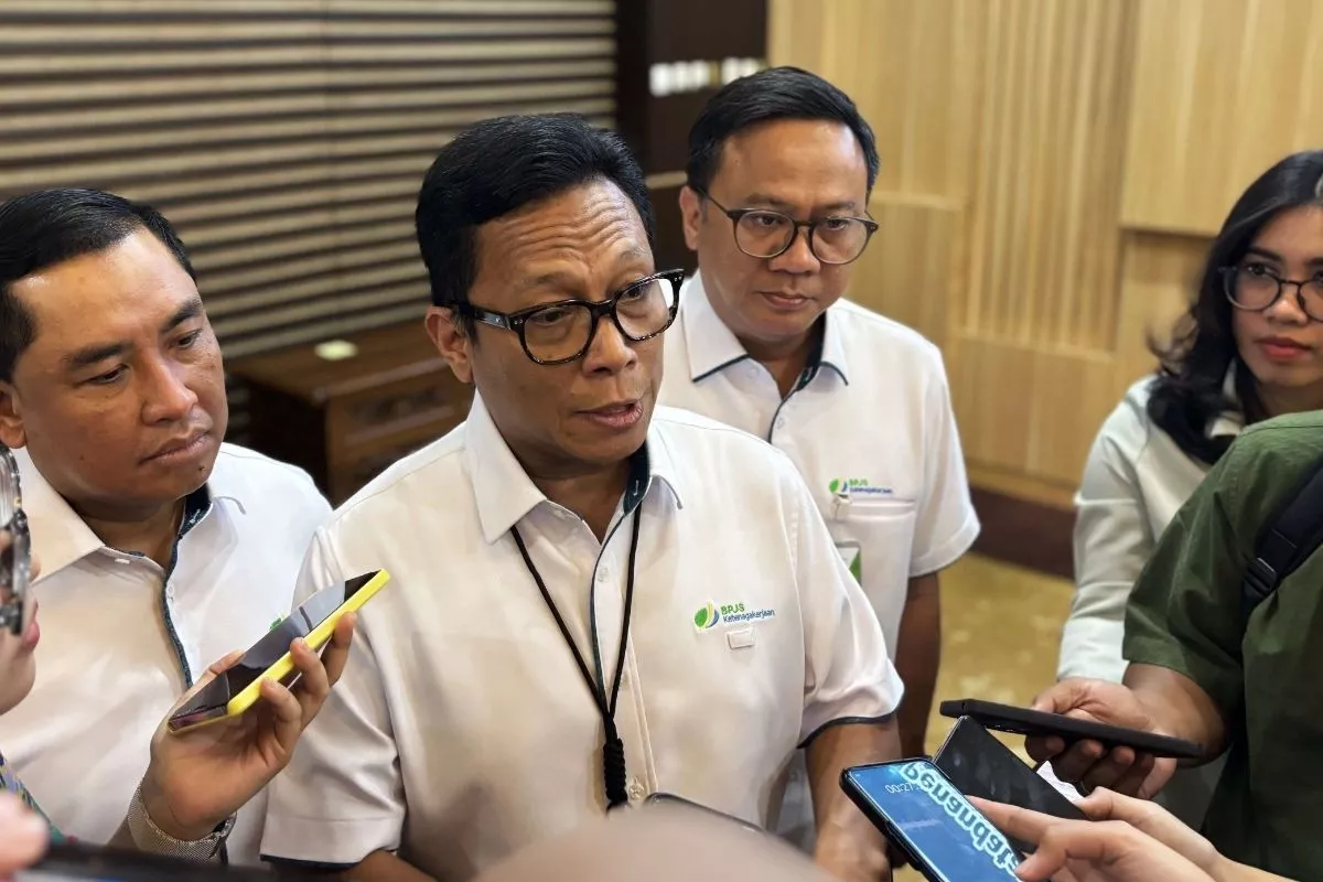 PLN Pasang PLTS Atap 12 MWp di 400 Gedung Pintar untuk Tekan Emisi
