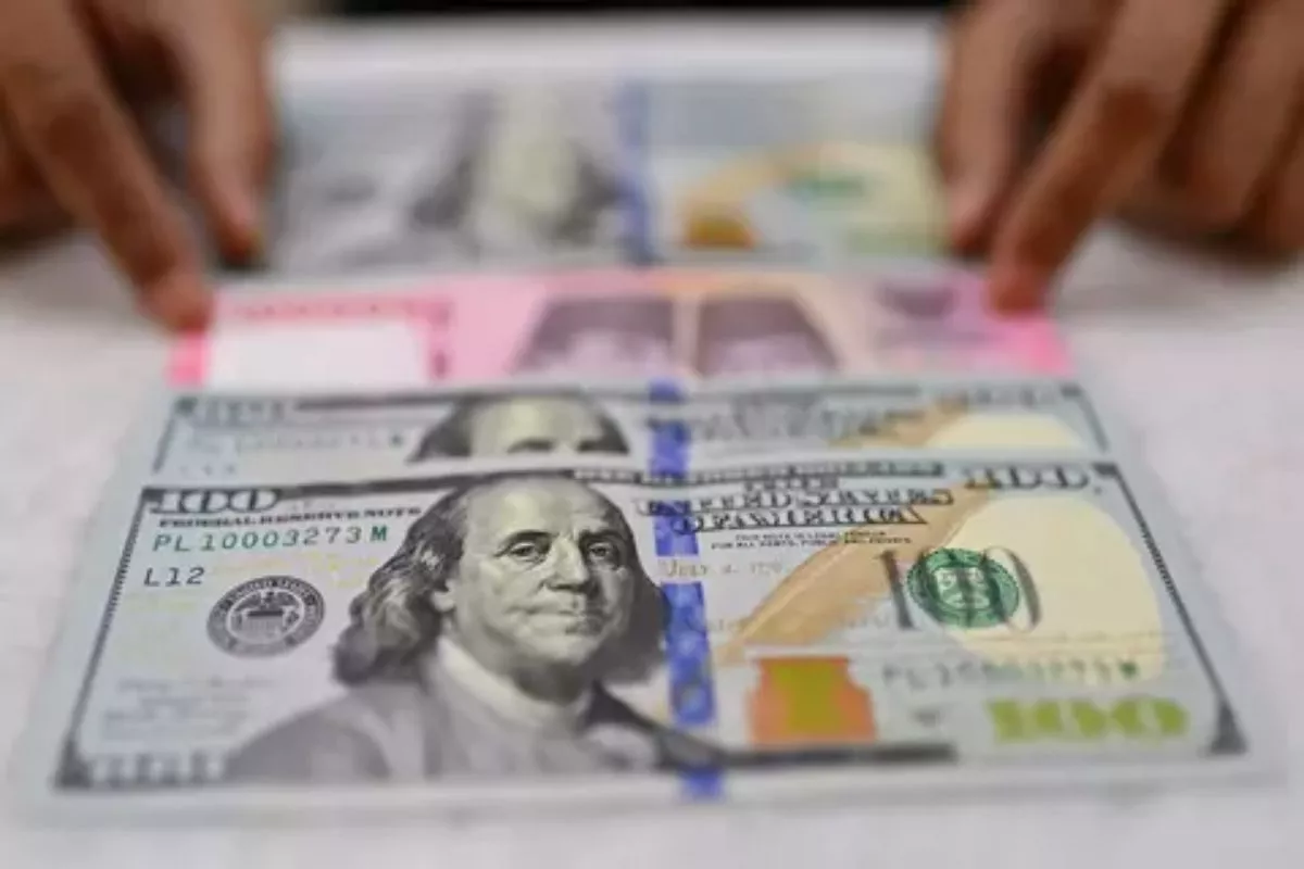 Rupiah Melemah ke Rp 17.903 per Dolar AS pada Selasa Siang
