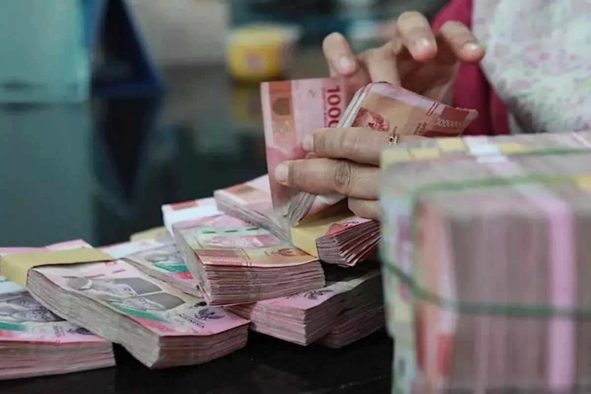 Rupiah Diproyeksi Melemah ke Kisaran Rp17.950 - Rp18.020 per Dolar AS