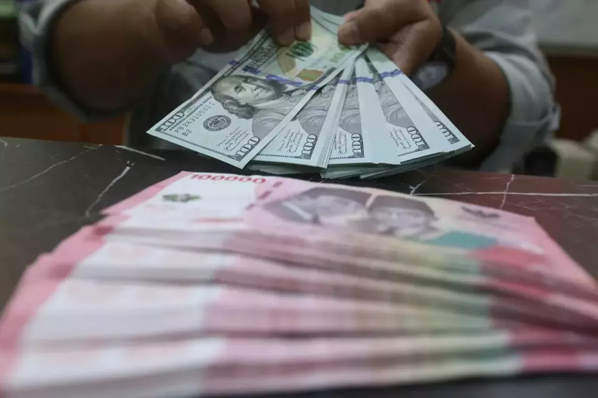 Tekanan Nilai Tukar Rupiah Mendorong Urgensi Kenaikan BI Rate 2026